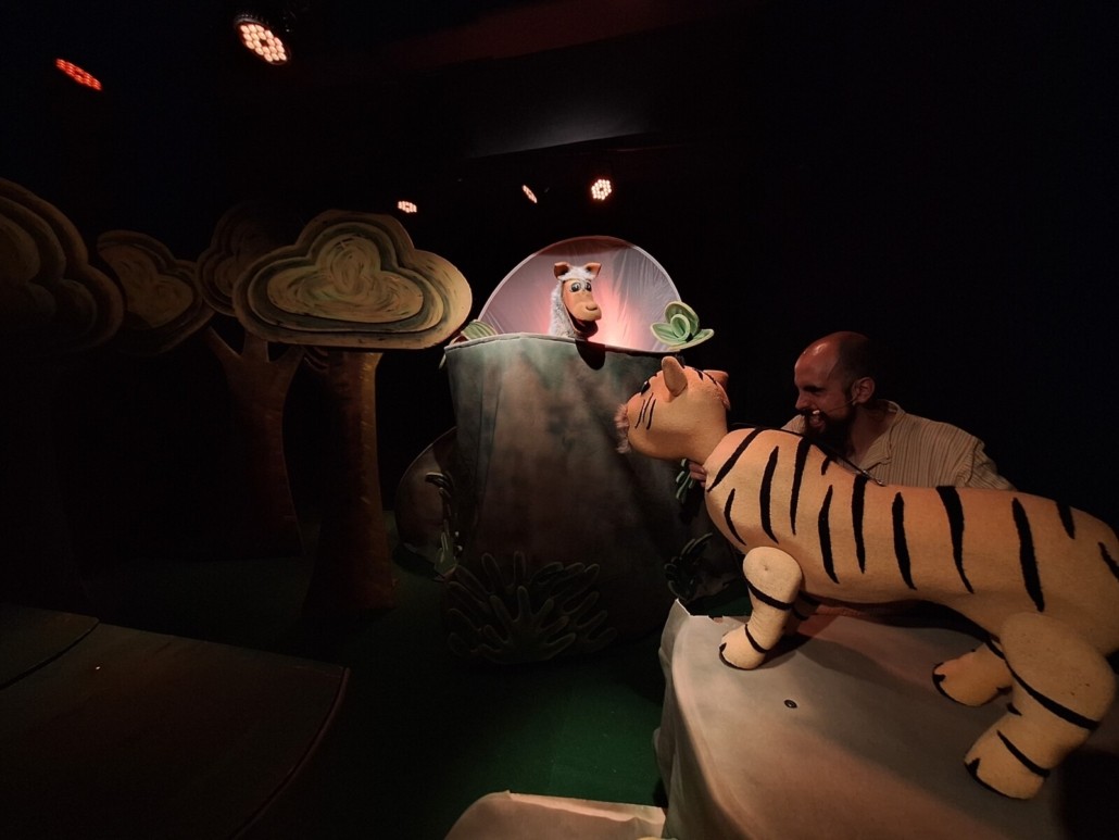 EL PEQUEÑO NIÑO DE LA SELVA, imagen 2